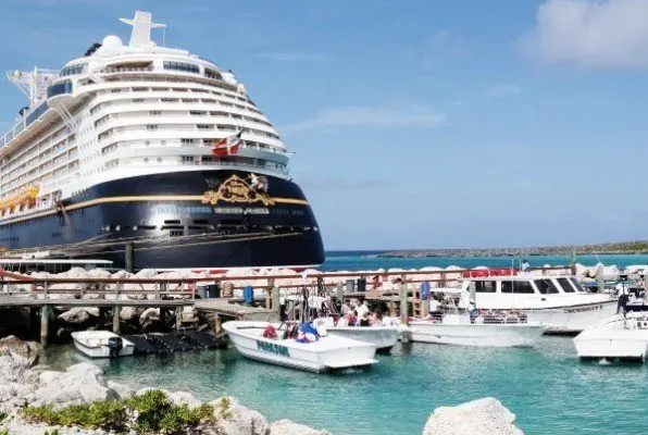 The Disney Fantasy at Castaway Cay 