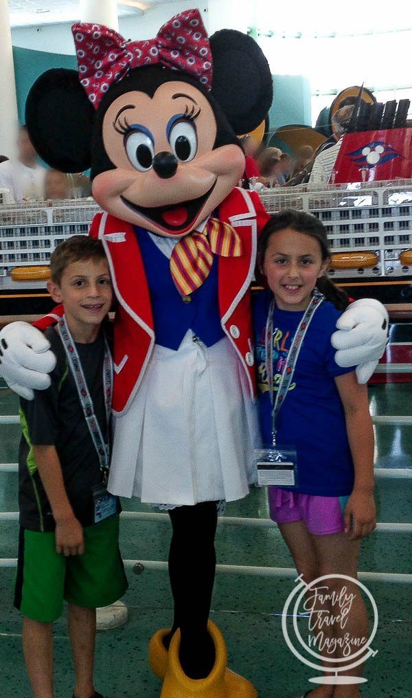 Minnie with kids 