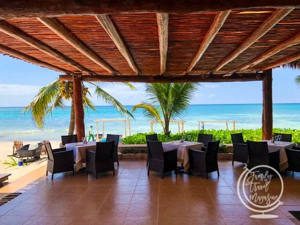 The outdoor seating at the buffet