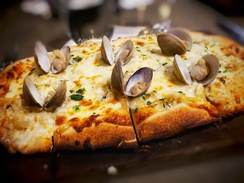 White clam flatbread at the Ale and Compass