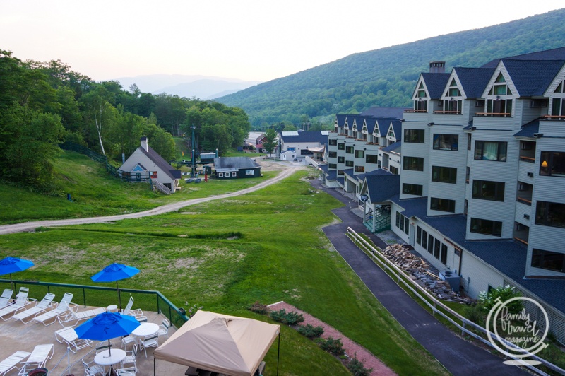 The exterior of the Mountain Club at Loon with mountain in the background