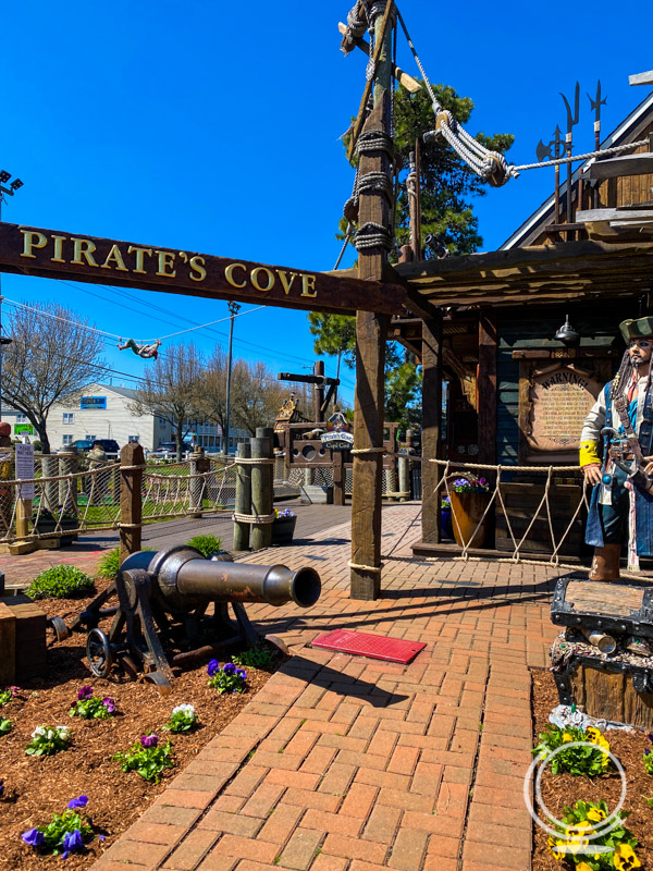 The entrance to Pirates Cove Mini Golf