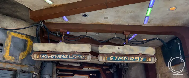 Signs showing lightning lane and standby lines in Star Wars: Millennium Falcon – Smugglers Run