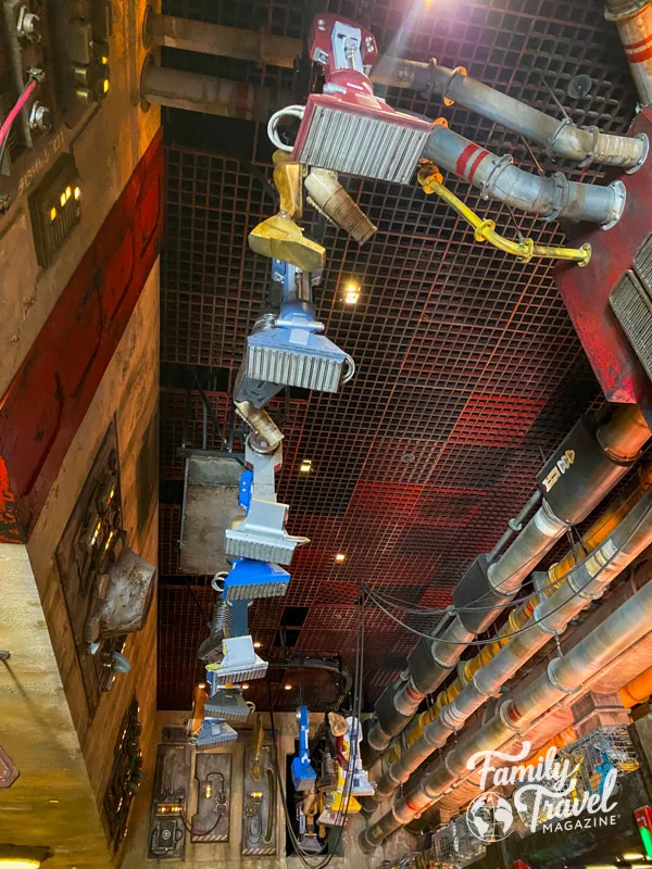 Ceiling of Droid Depot with component parts and pipes