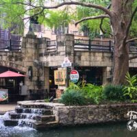 restaurants and bars on the River Walk